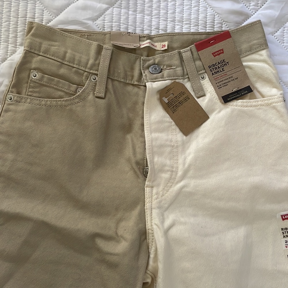 NWT Levi’s ribcage straight two toned size 26